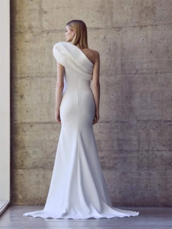 Pronovias Bals #3 thumbnail