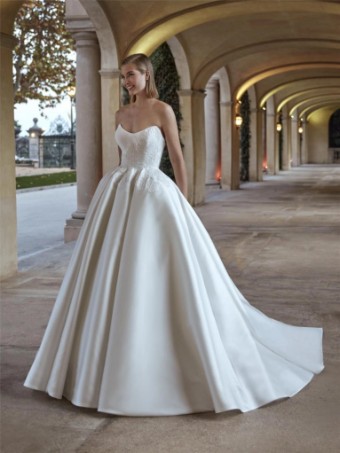 Privee by Pronovias Basil #0 default thumbnail