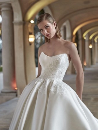 Privee by Pronovias Basil #2 thumbnail