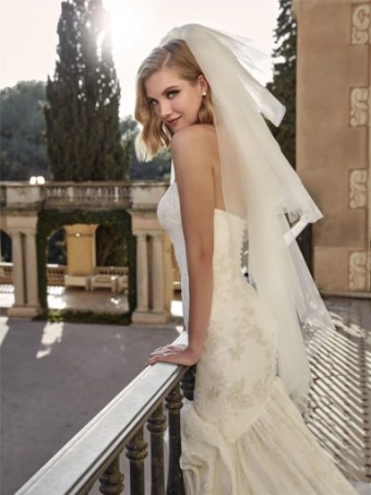 Privee by Pronovias Beegold #2 thumbnail
